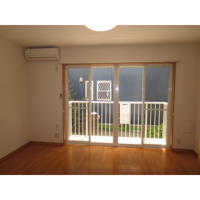 Room image 12
