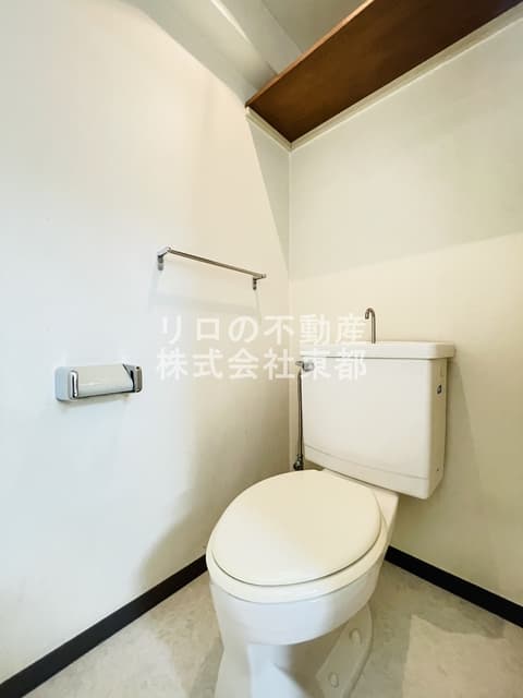 Room image 8
