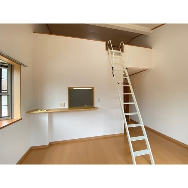 Room image 16