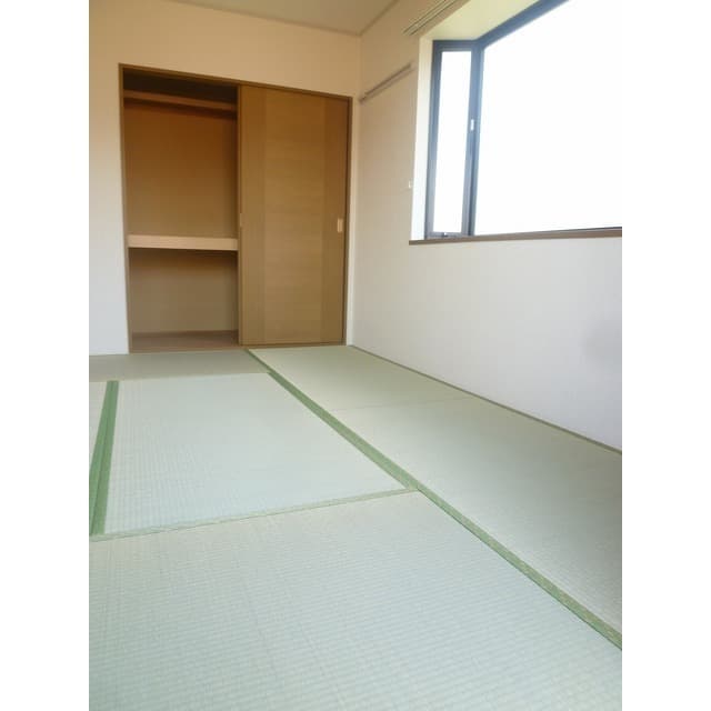 Room image 15