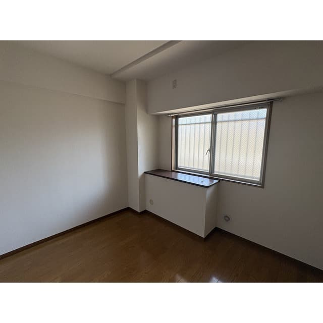 Room image 16