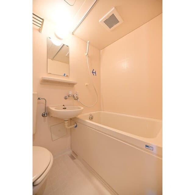 Room image 13