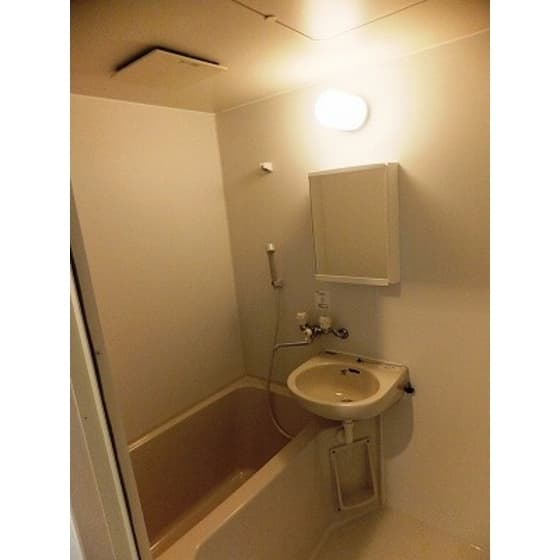 Room image 10