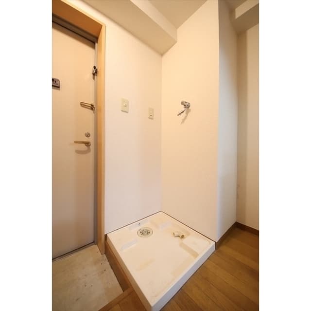 Room image 8