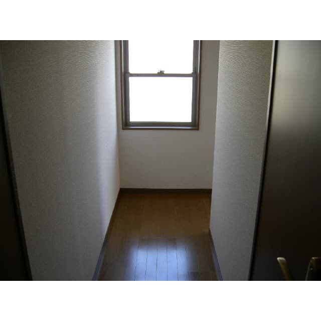 Room image 13