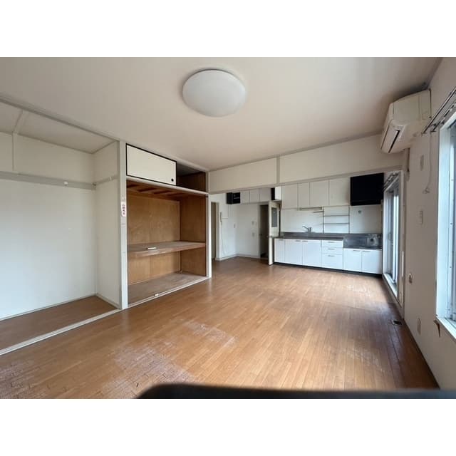 Room image 10