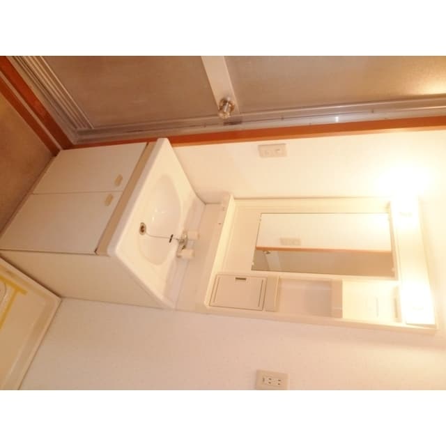 Room image 12