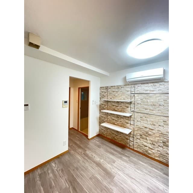 Room image 11