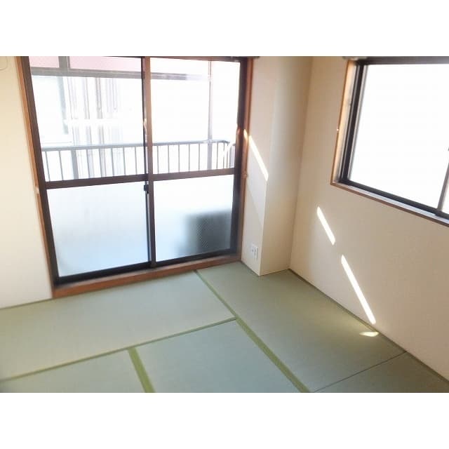 Room image 12