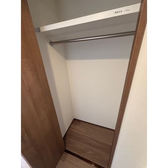 Room image 10