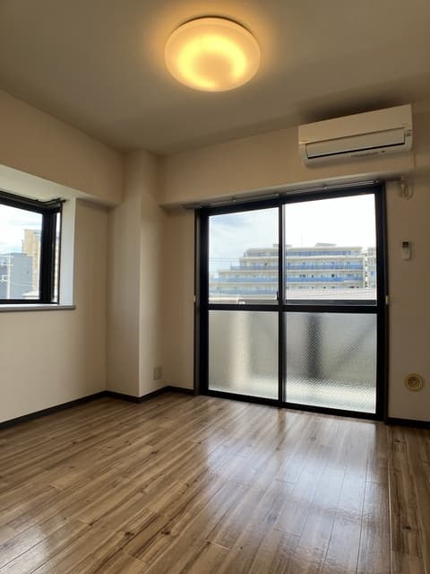 Room image 15