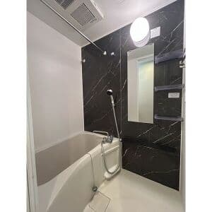 Room image 13