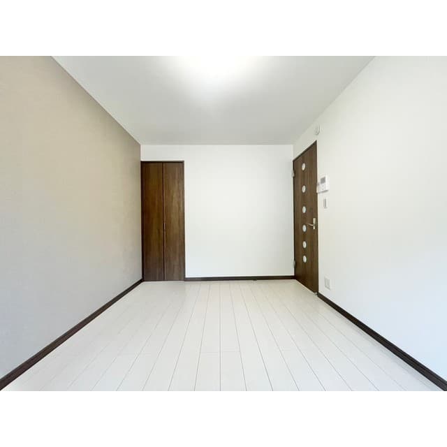 Room image 15