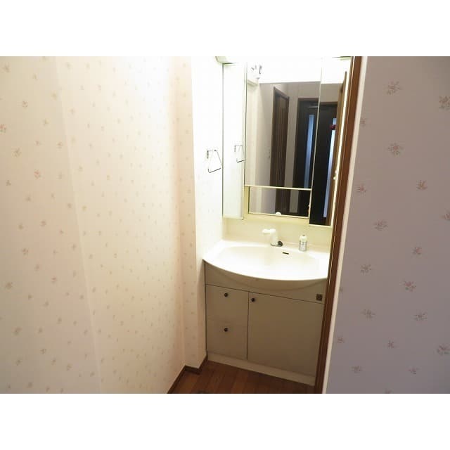 Room image 11