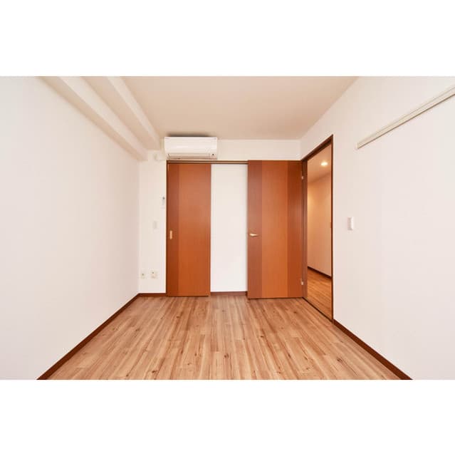 Room image 16
