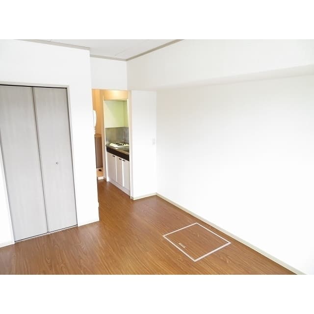 Room image 8