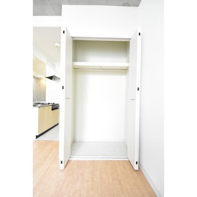 Room image 16