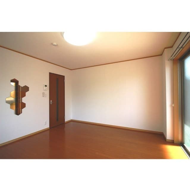Room image 16