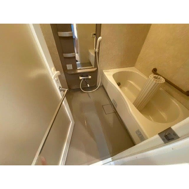Room image 10