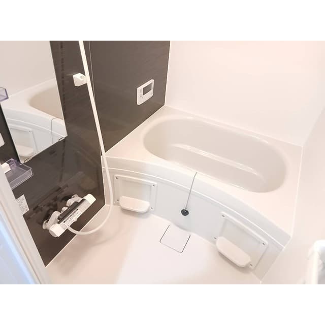 Room image 10