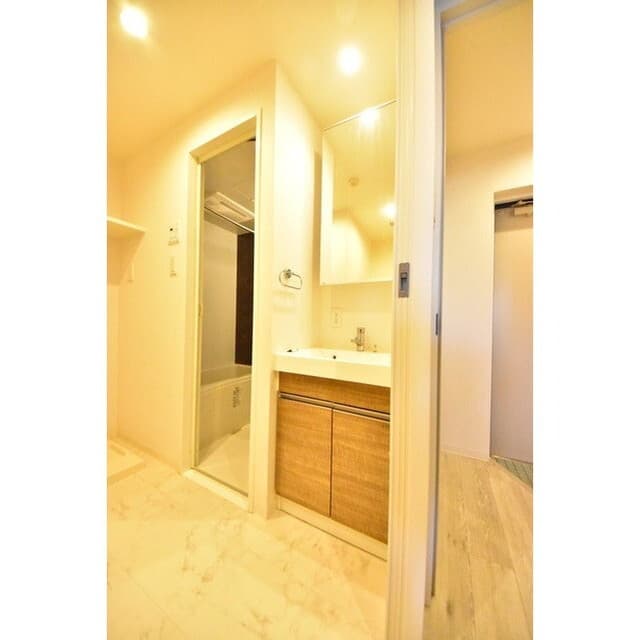 Room image 12