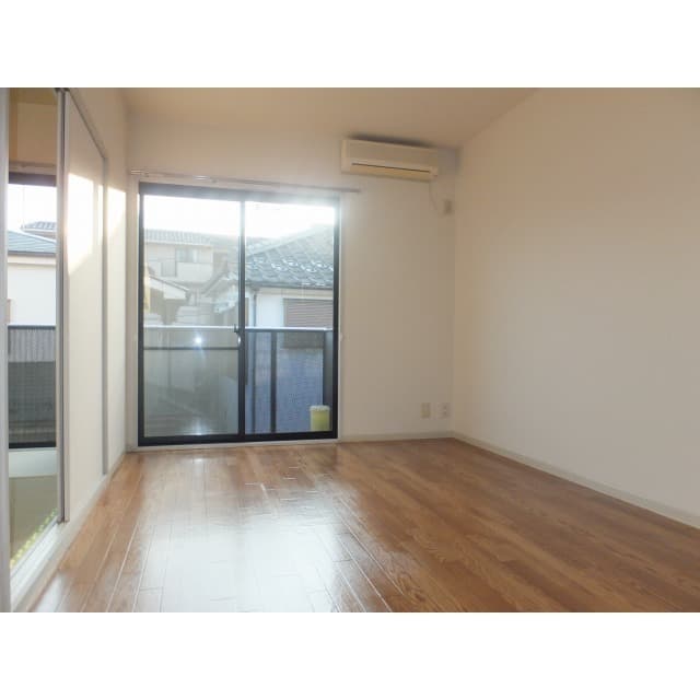Room image 8