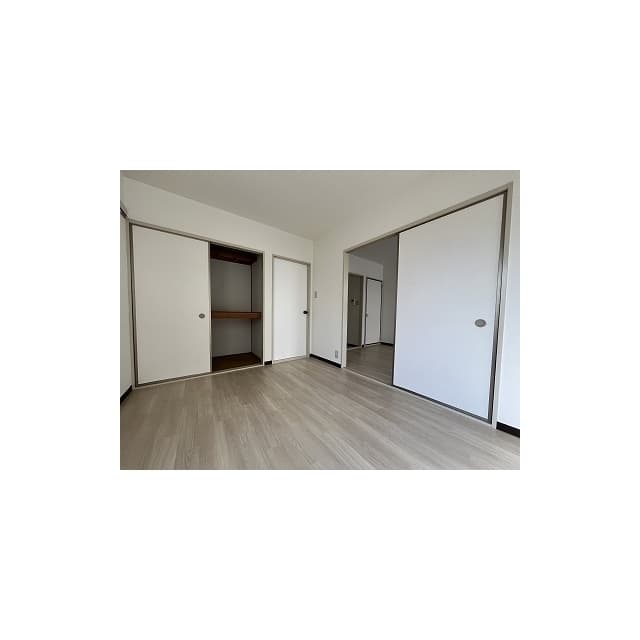 Room image 14