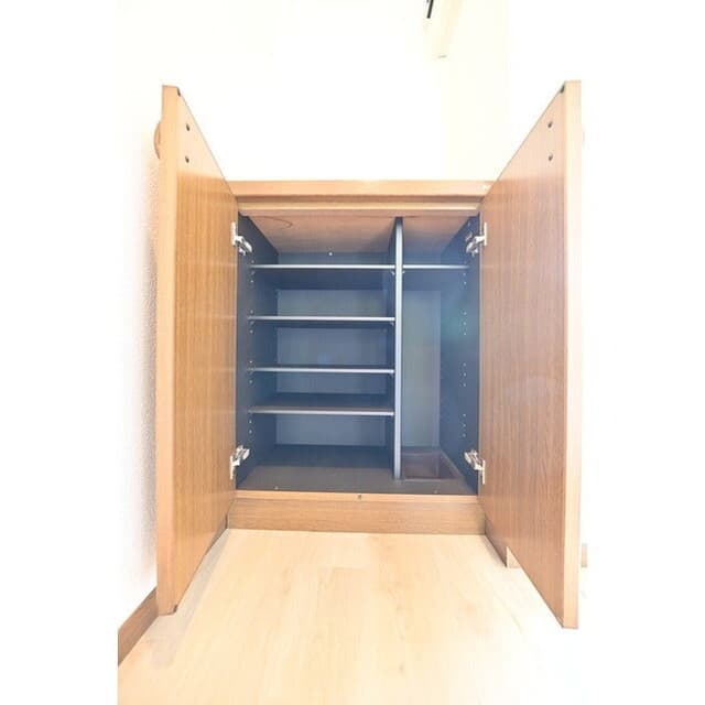 Room image 8