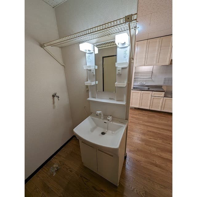 Room image 12