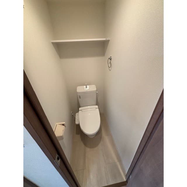 Room image 8