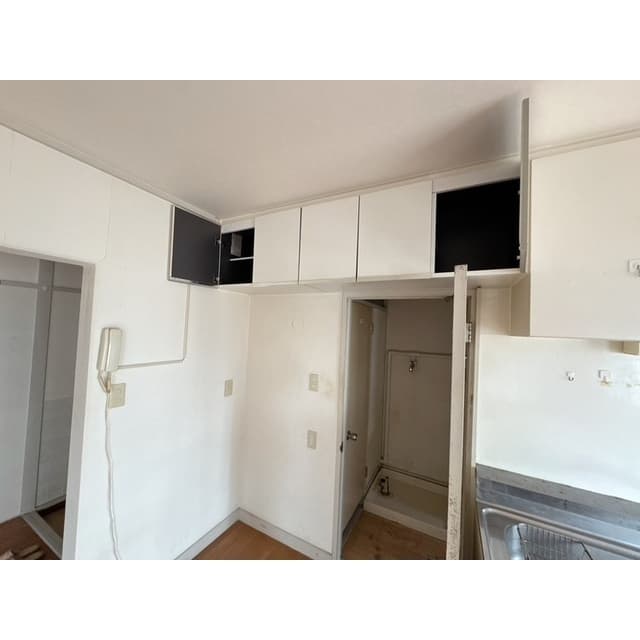 Room image 13