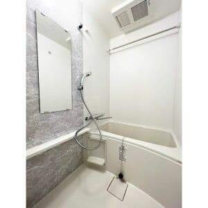 Room image 12
