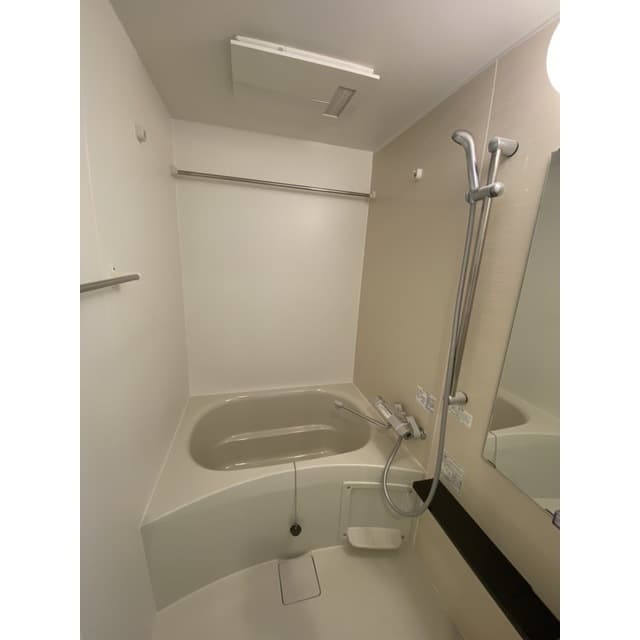 Room image 10