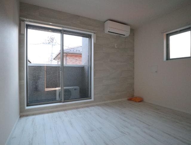Room image 11