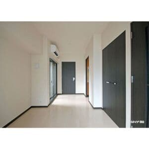 Room image 9