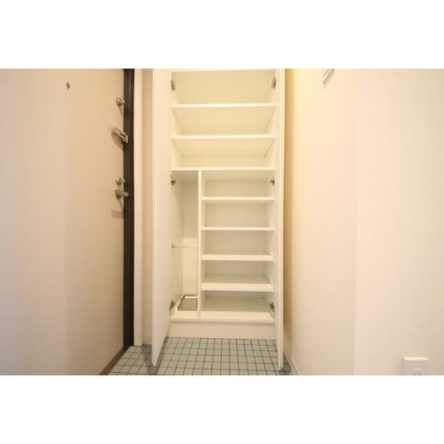 Room image 8