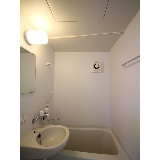 Room image 15