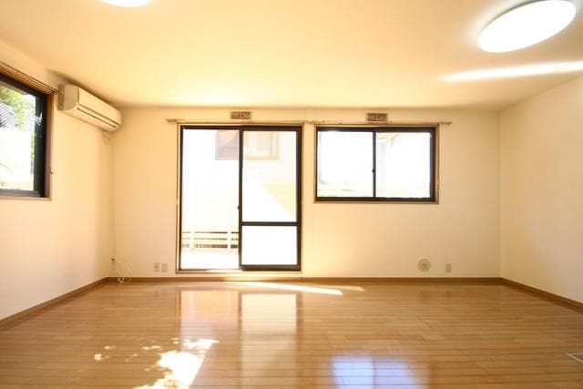 Preview interior of wing