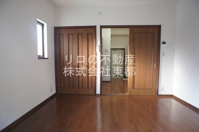Room image 8