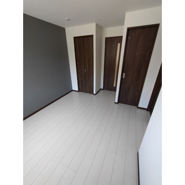 Room image 15