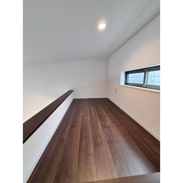 Room image 15