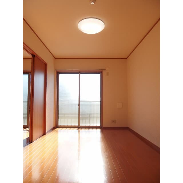 Room image 9