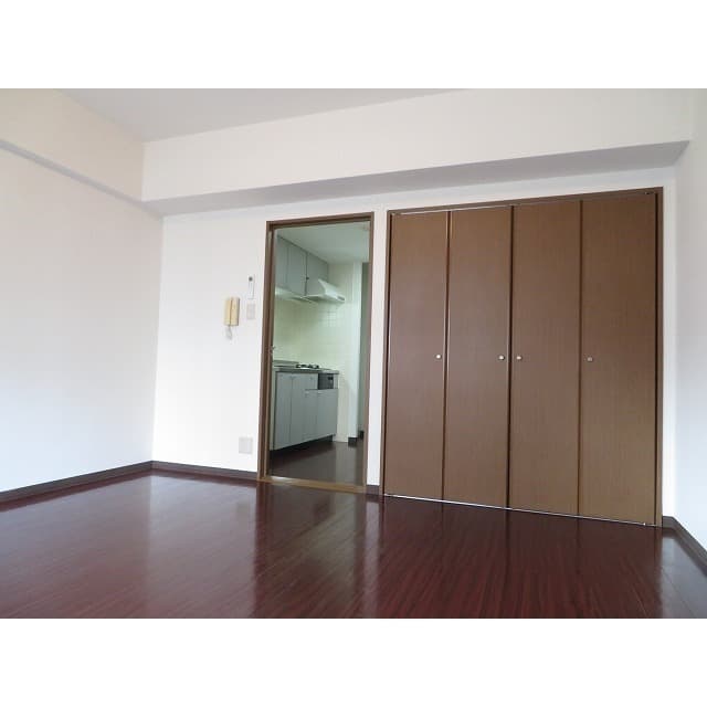 Room image 15