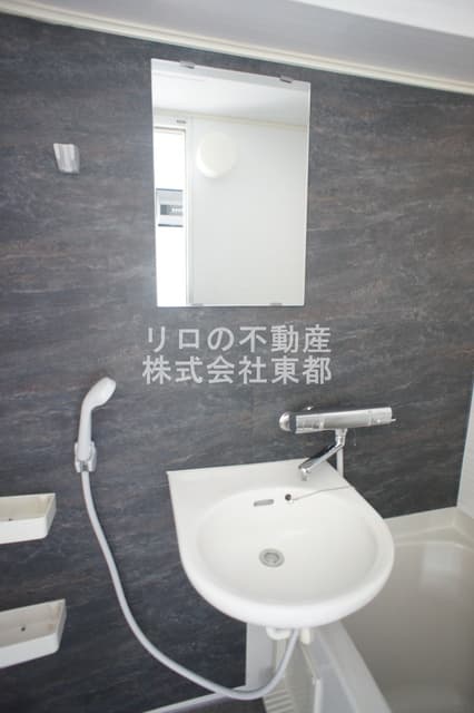 Room image 9
