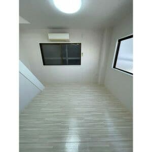 Room image 13