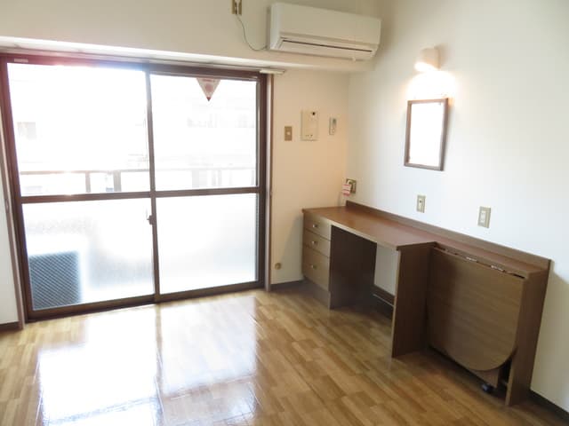 Room image 11