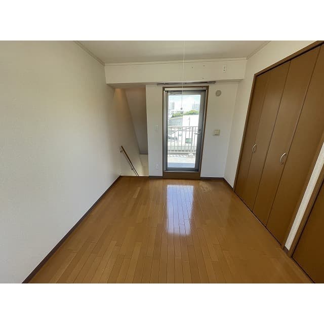Room image 8