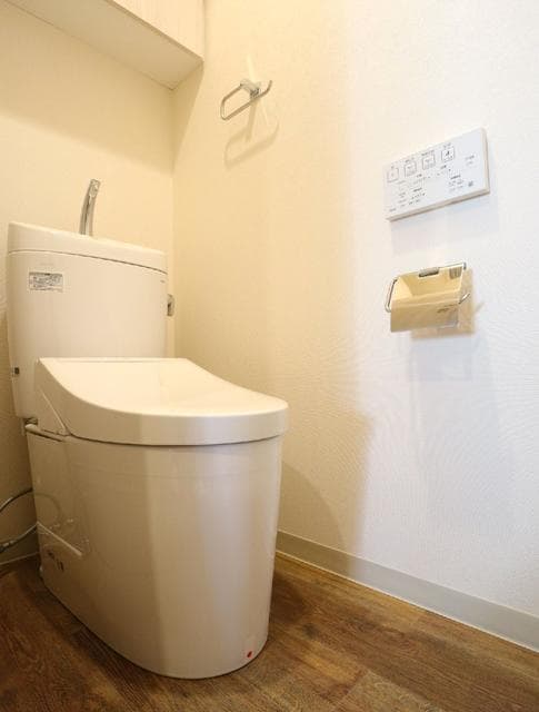 Room image 8