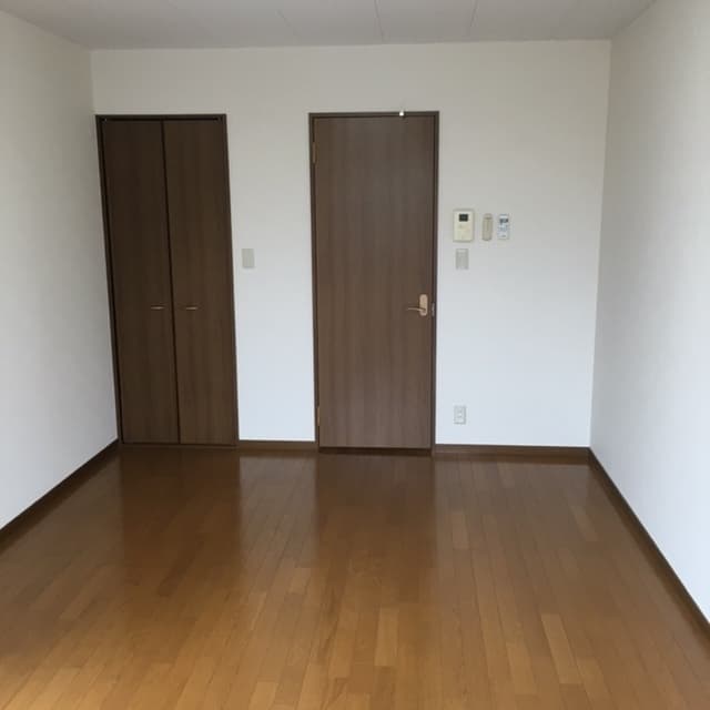Room image 16