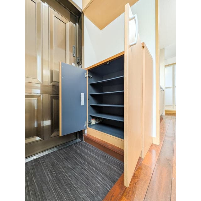 Room image 16